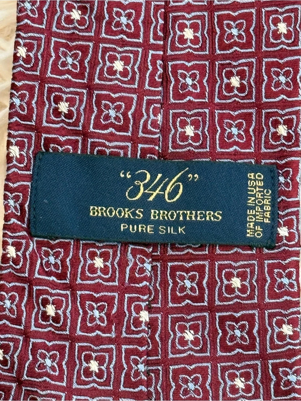 Brooks Brothers 346 Pure Silk Necktie Burgundy Geometric Medallion Tie